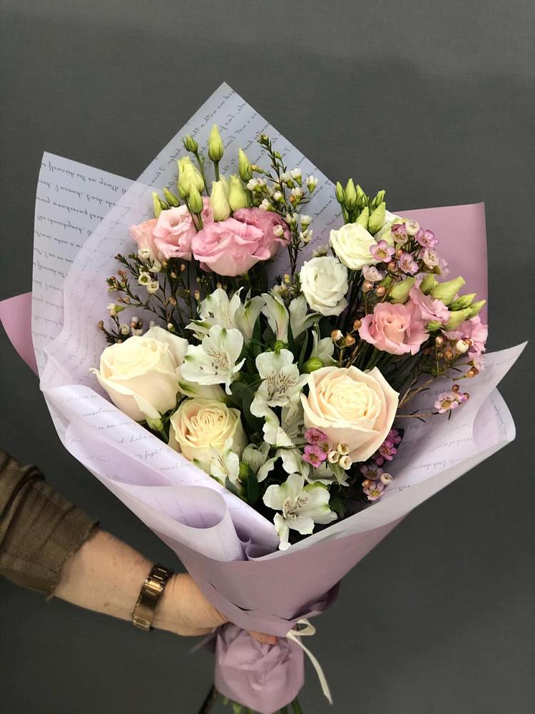 Букет цветов из: Альстромерии, Розы и Лизиантусы в Первомайском Удмуртская республика