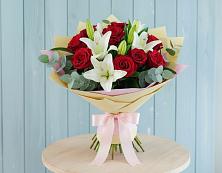 Букет цветов из:  Лилии и Розы в Первомайском Удмуртская республика