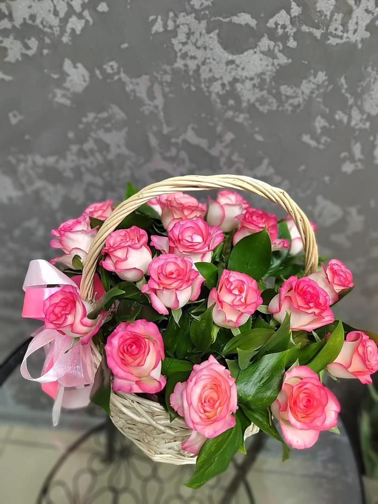 Цветочная композиция из Розы в корзине в Первомайском Удмуртская республика