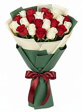 Букет Микс из красных и белых роз в Первомайском Удмуртская республика