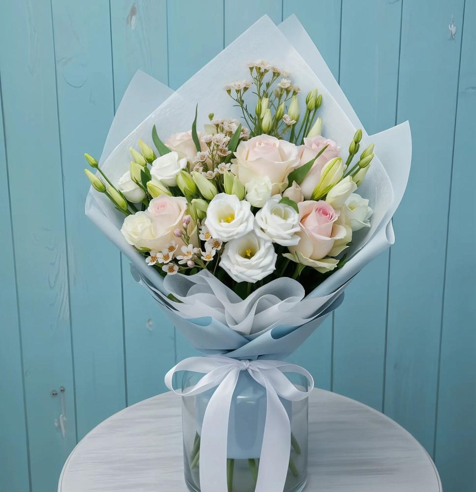 Букет цветов из: Розы и Лизиантусы в Первомайском Удмуртская республика