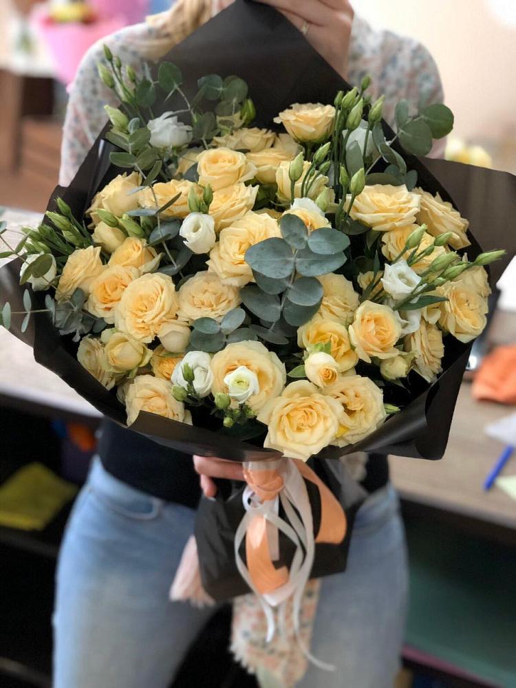 Букет цветов из: Розы и Лизиантусы в Первомайском Удмуртская республика