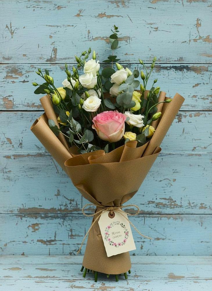 Букет цветов из: Розы и Лизиантусы в Первомайском Удмуртская республика