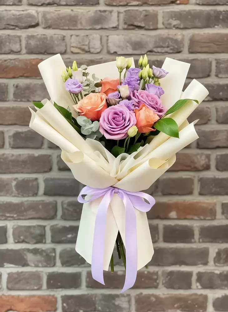 Букет цветов из: Лизиантусы и Розы в Первомайском Удмуртская республика