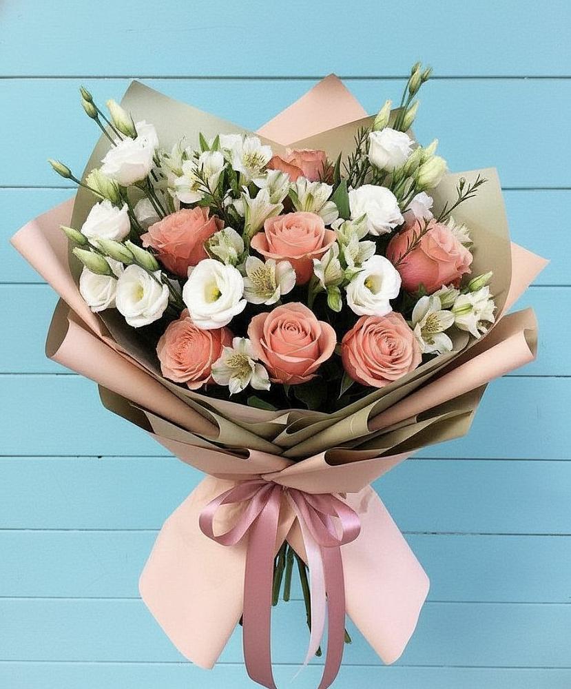 Букет цветов из: Розы, Альстромерии и Лизиантусы в Первомайском Удмуртская республика