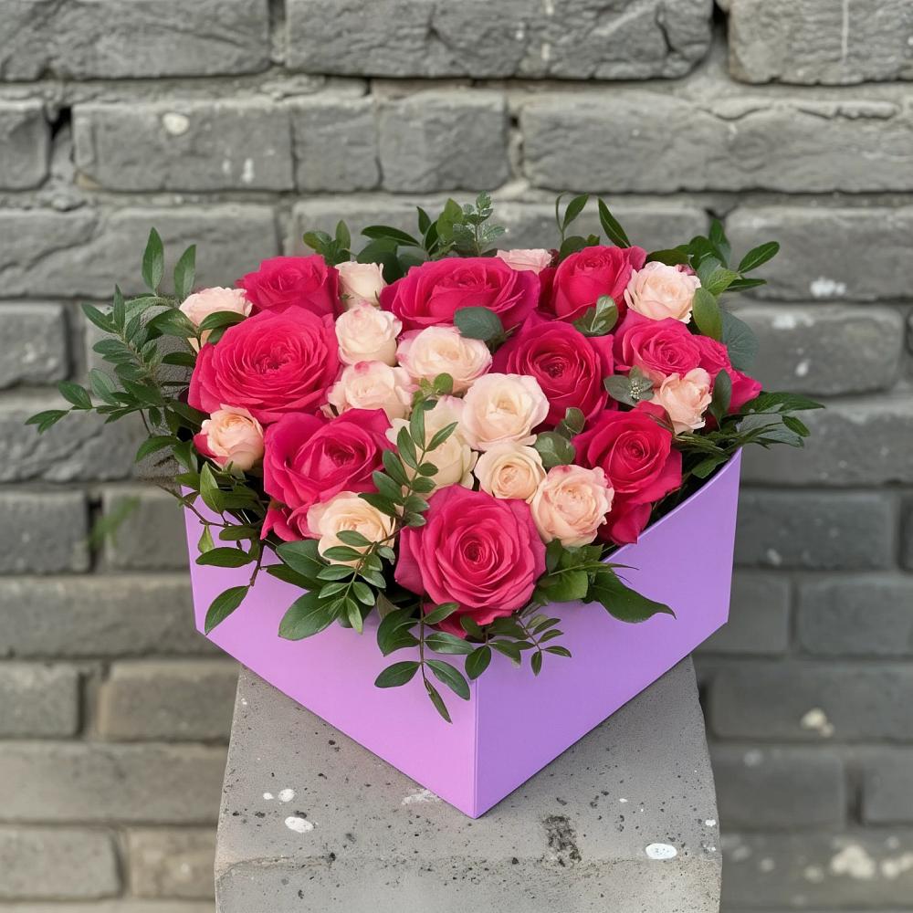 Цветочная композиция из Розы в коробке в Первомайском Удмуртская республика