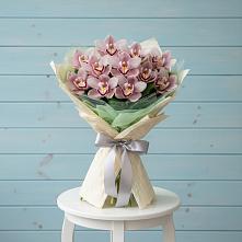 Букет цветов из:  Орхидеи и Розы в Первомайском Удмуртская республика