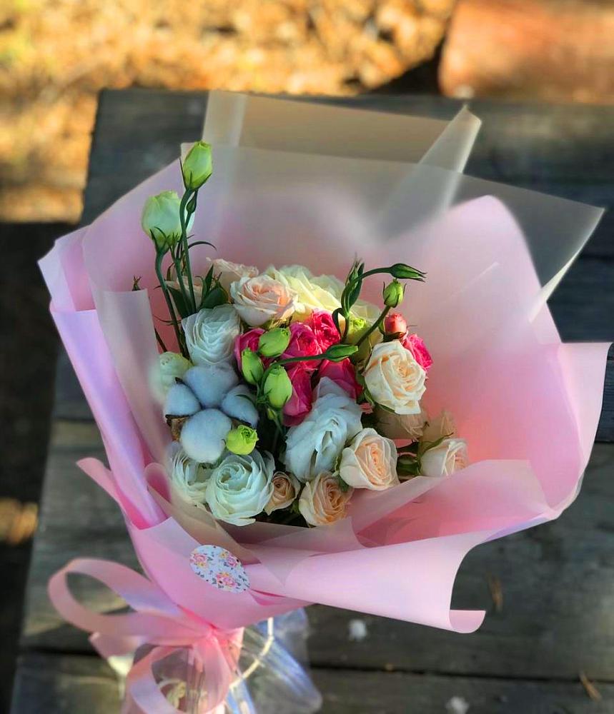 Букет цветов из: Розы и Лизиантусы в Первомайском Удмуртская республика