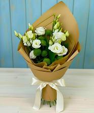 Букет цветов из:  Хризантемы и Лизиантусы в Первомайском Удмуртская республика