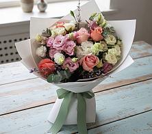 Букет цветов из:  Розы, Лизиантусы и Гвоздики в Первомайском Удмуртская республика