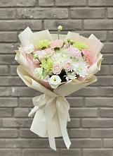 Букет цветов из:  Гвоздики, Розы, Лизиантусы и Хризантемы #REPLACE_PRED# Первомайском Удмуртская республика