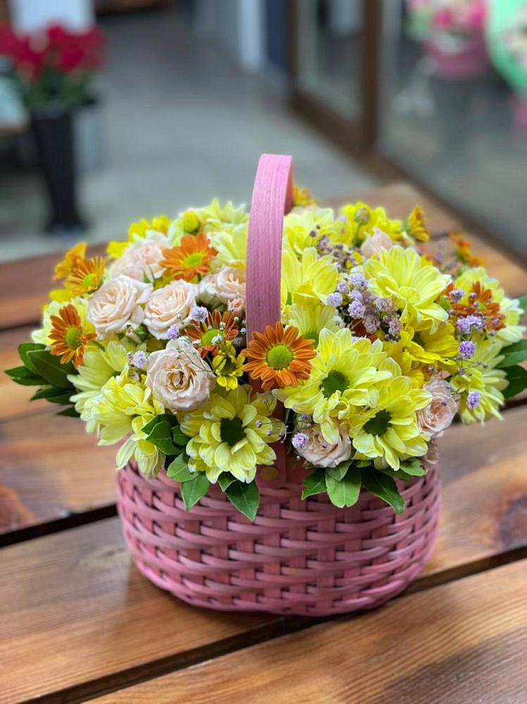 Цветочная композиция из Хризантемы и Розы в корзине в Первомайском Удмуртская республика