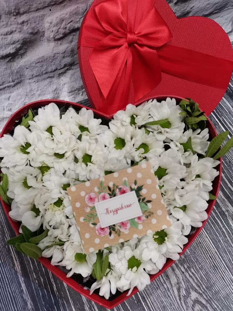 Цветочная композиция из Хризантемы в виде сердца в Первомайском Удмуртская республика