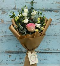 Букет цветов из:  Розы и Лизиантусы в Первомайском Удмуртская республика