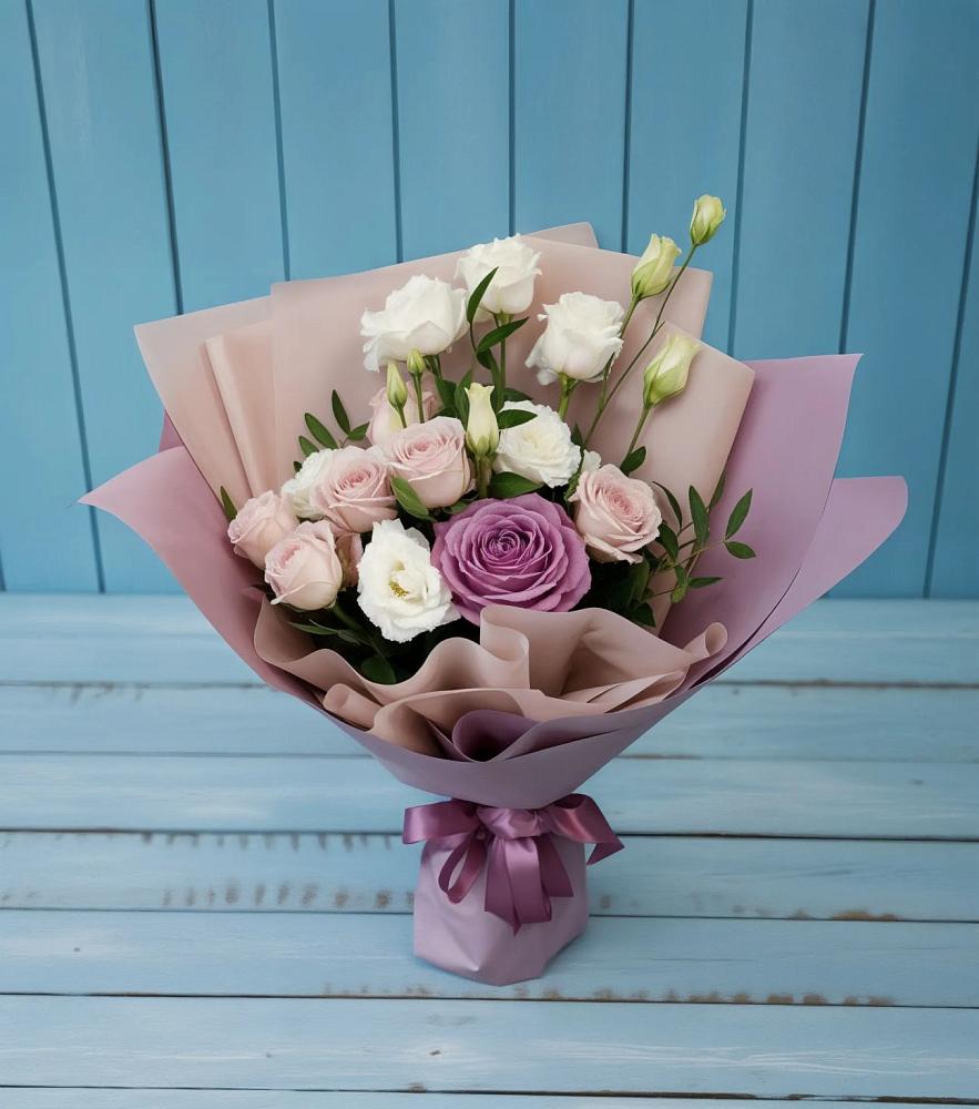 Букет цветов из: Розы и Лизиантусы в Первомайском Удмуртская республика