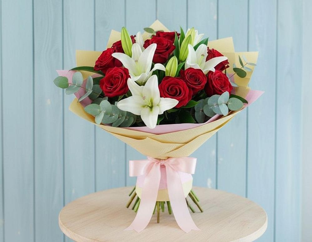 Букет цветов из: Лилии и Розы в Первомайском Удмуртская республика